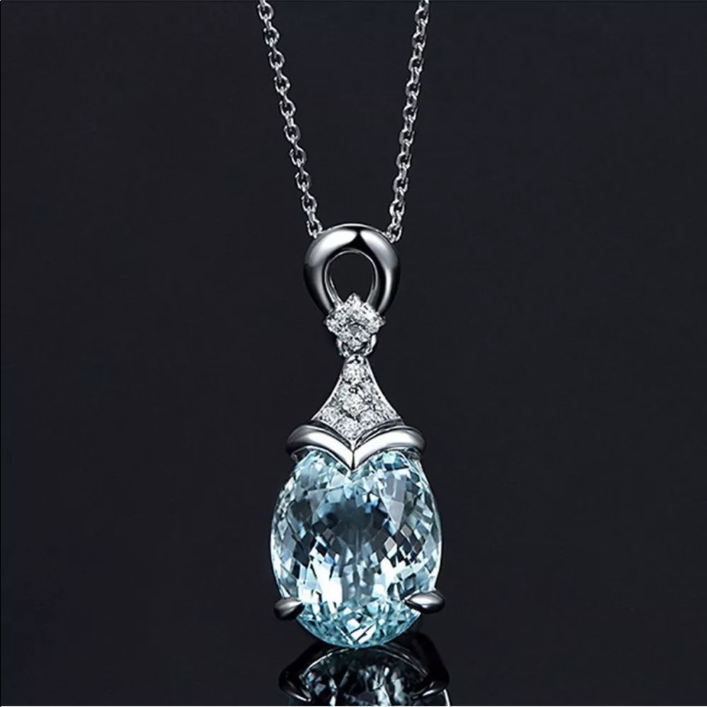 Charm Light Blue Natural Stone Crystal Necklace